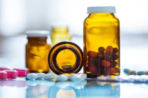 Traditional Western Medicine Vs. Alternative Therapy 1 traditional western medicine vs alternative therapy